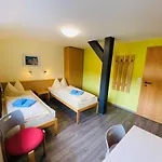 Haus Rosenbaum Am Rennsteig Gruppenhaus - Pension - Ferienhaus Bis 50 Personen * ノイウハウス・アム・レンヴェーク