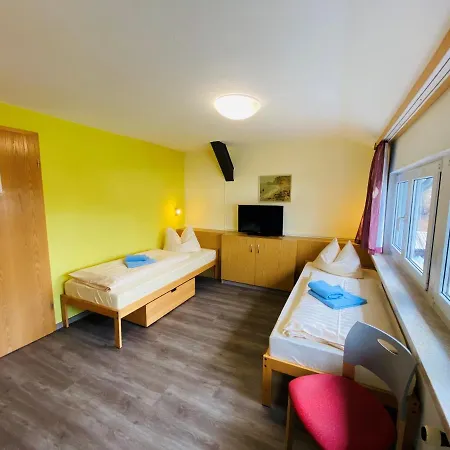 Haus Rosenbaum Am Rennsteig Gruppenhaus - - Begegnungsstätte Bis 50 Personen Neuhaus am Rennweg