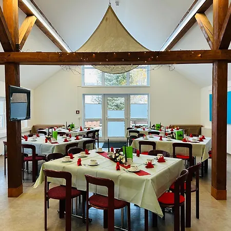 Haus Rosenbaum am Rennsteig Gruppenhaus - Pension - Begegnungsstätte bis 50 Personen * Neuhaus am Rennweg