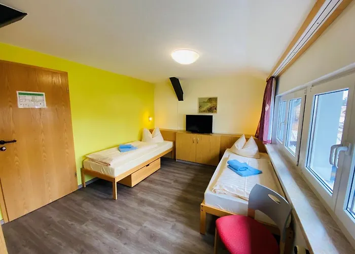 Haus Rosenbaum am Rennsteig Gruppenhaus - Pension - Begegnungsstätte bis 50 Personen Neuhaus am Rennweg