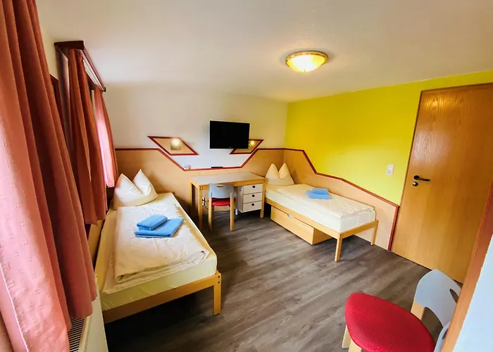 Hotel Haus Rosenbaum am Rennsteig Gruppenhaus - Pension - Begegnungsstätte bis 50 Personen